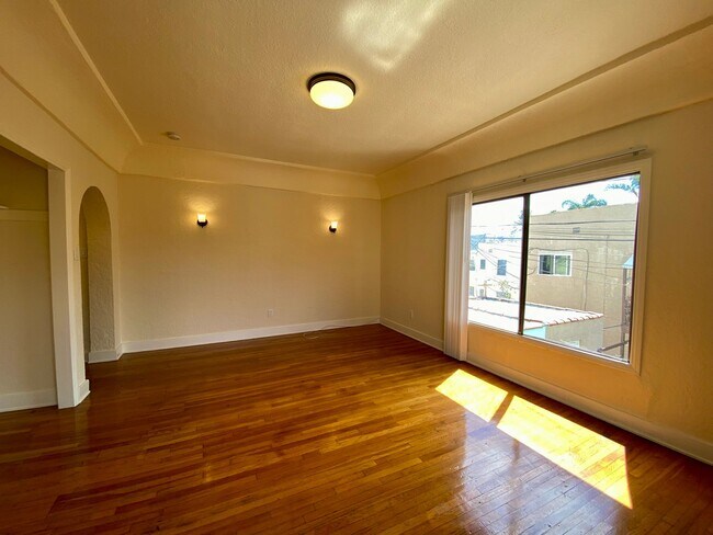 Foto del edificio - 351 N Ogden Dr