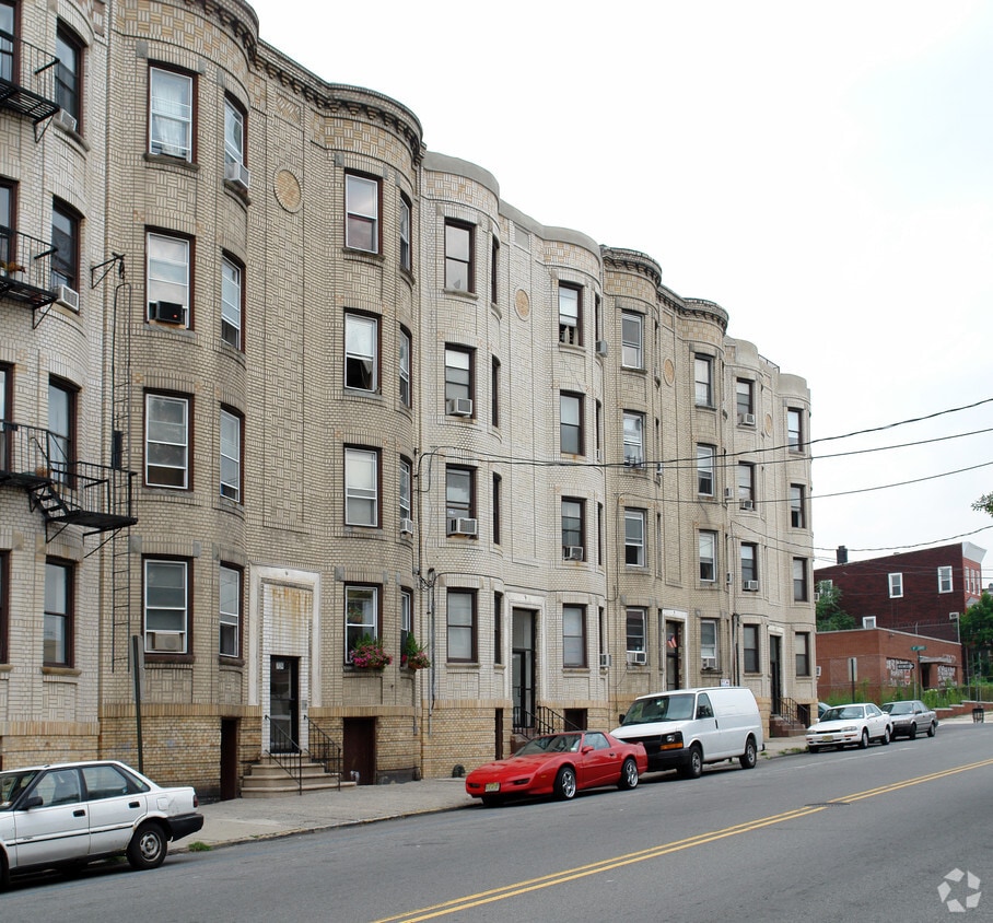 713 Palisade Ave, Union City, NJ 07087 Apartments in Union City, NJ