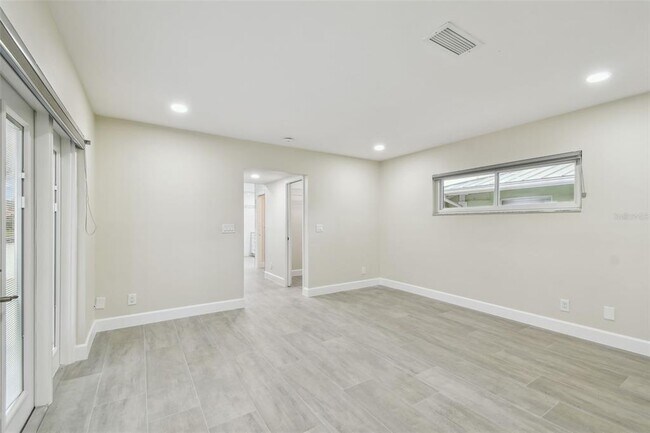 Building Photo - 3938 Versailles Dr