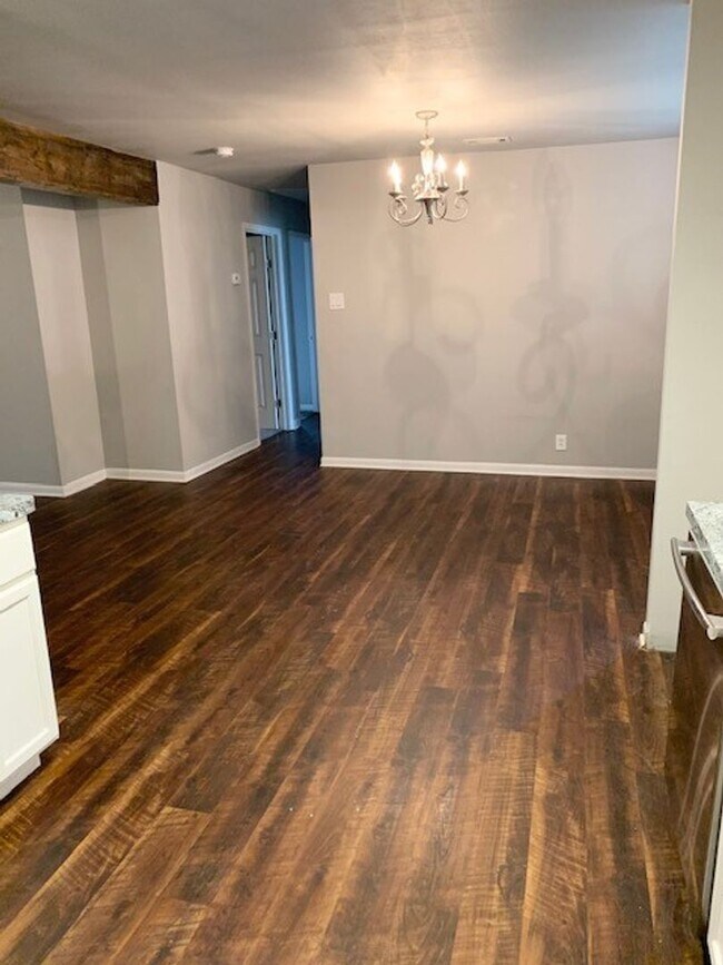 Foto del edificio - Beautifully remodeled home located on spacious corner lot