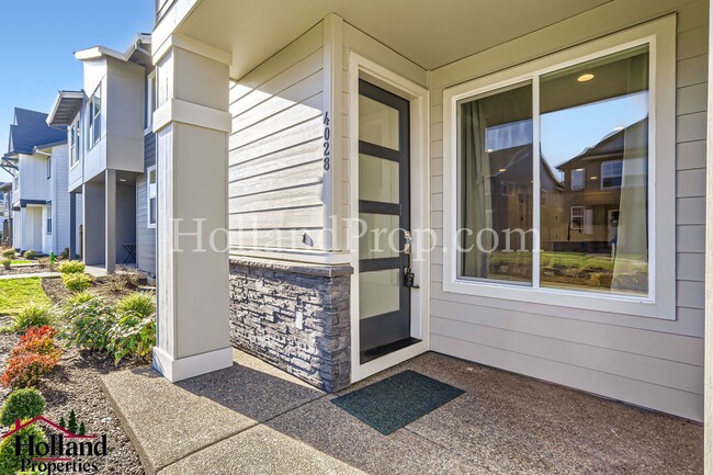 Building Photo - ** Now Available! ** Charming 3-Bedroom Ho...