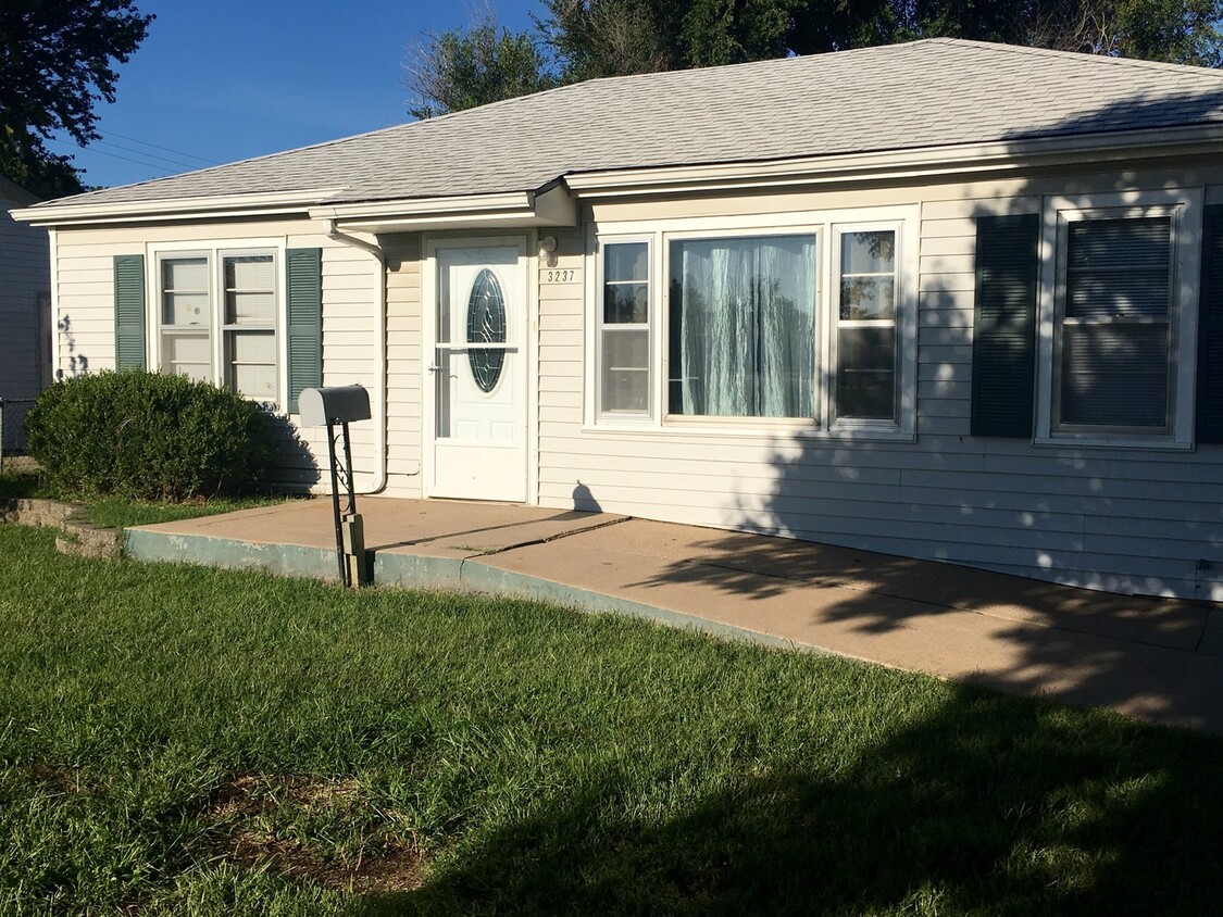 Primary Photo - 3 bedroom at 31st and Seneca