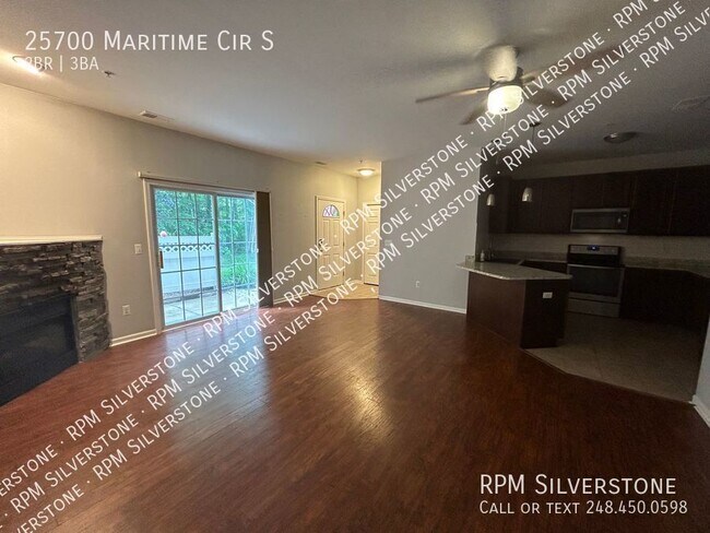 Building Photo - Spacious 2-bedroom