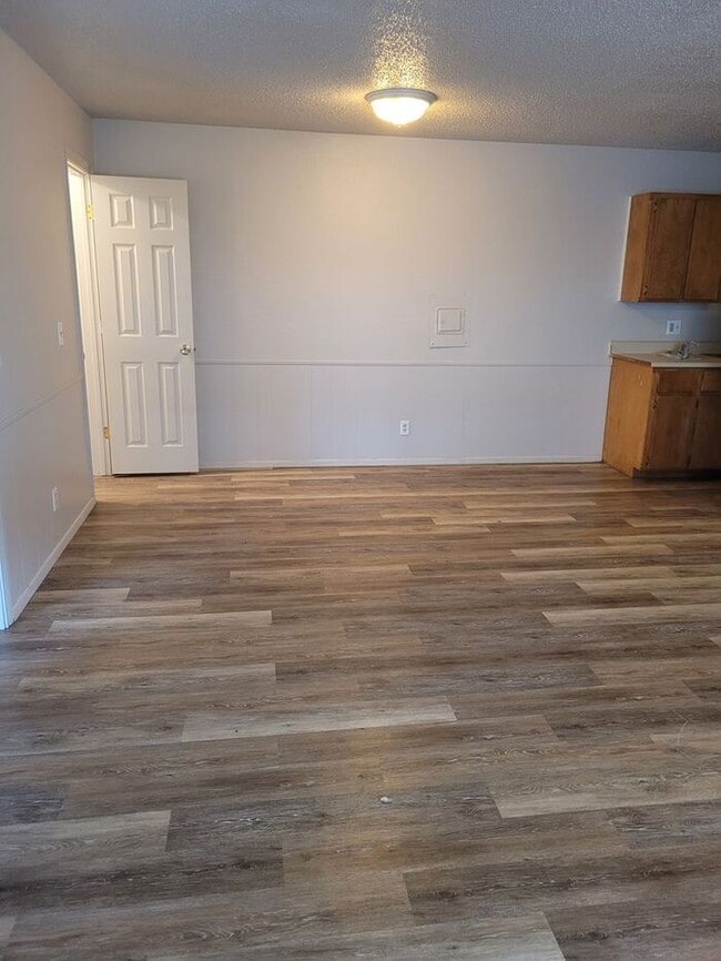 Foto del edificio - $400 Move in special December 2024