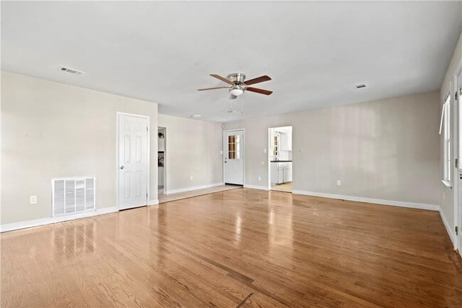 Foto del edificio - 207 Tanglewood Dr