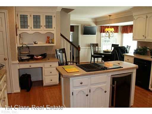 Building Photo - 829 Donnington Dr