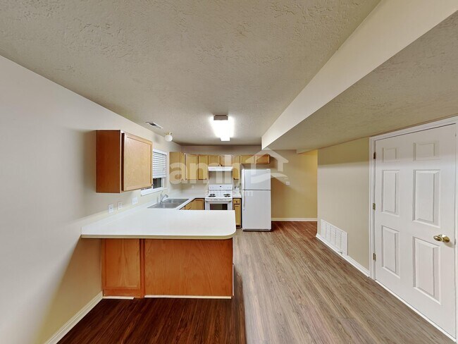 Foto del edificio - 598 S 1370 W