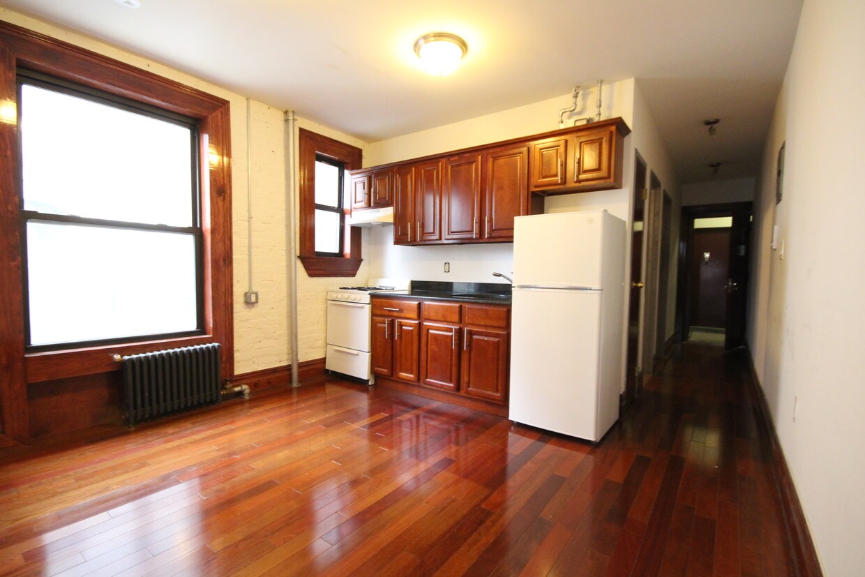 Primary Photo - 119 E 119th St