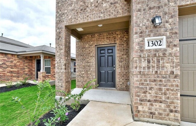 Building Photo - 1302 Amy Dr