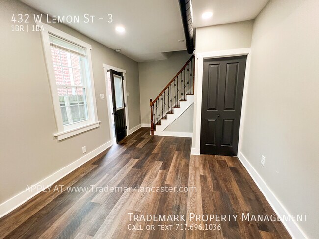 Building Photo - Nice West End Apartment