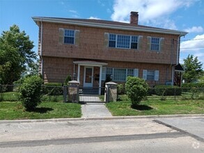 Building Photo - 2 Hillcrest Ave