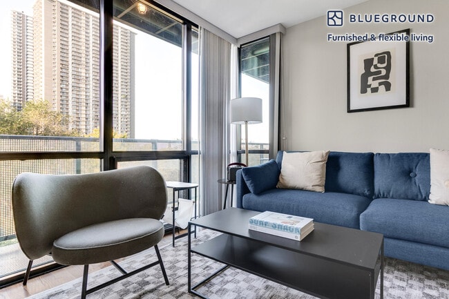 Building Photo - 5910 N Sheridan Rd