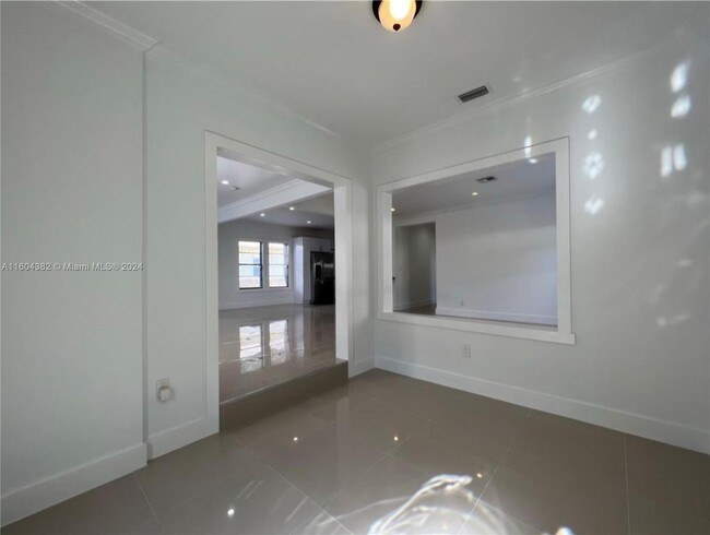 Foto del edificio - 625 NE 67th St