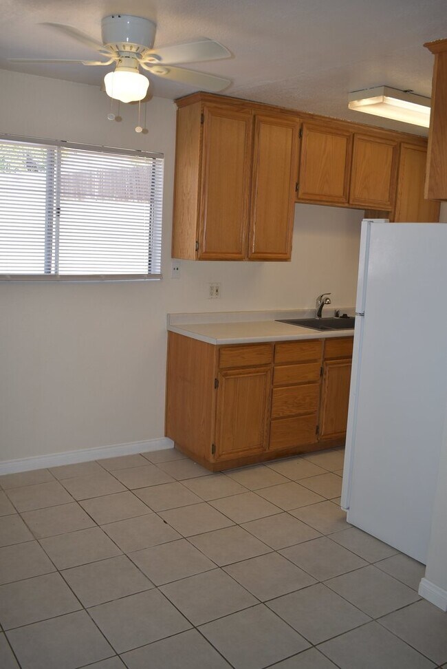 Foto del edificio - 2 Bedroom 1 Bath Single Story Unit in Lake...