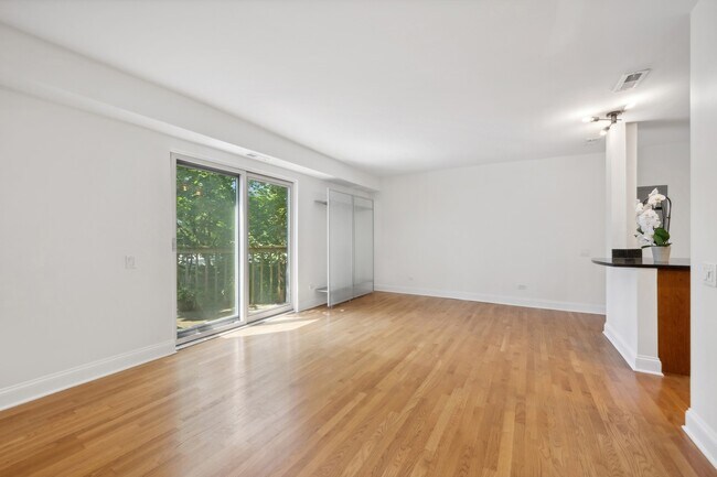Building Photo - 2036 N Larrabee St