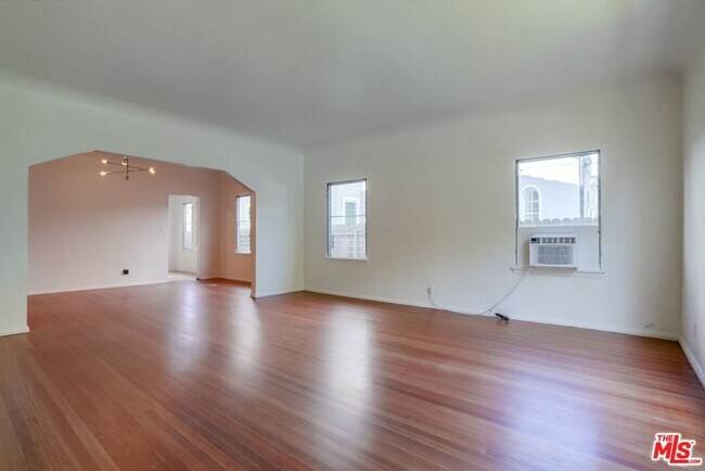 Building Photo - 801 N Croft Ave