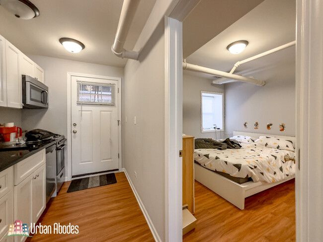 Building Photo - 4714 N Racine Ave