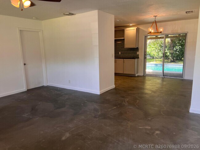Building Photo - 9596 Richmond Cir