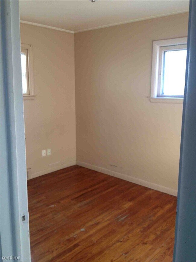 Building Photo - 3 br, 1 bath House - 23065 Willard Ave 230...