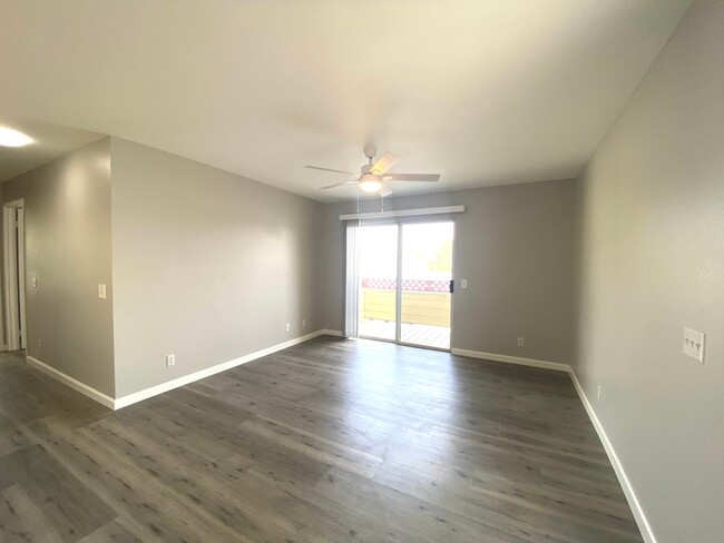 Foto del edificio - Fairway Terrace | Renovated 2BR/2BA Condo ...