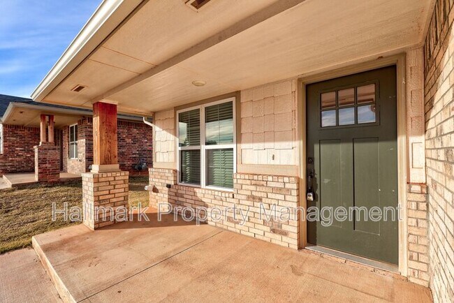Foto del edificio - 719 Ivy Ln
