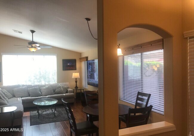 Foto del edificio - 4753 W Monterey St