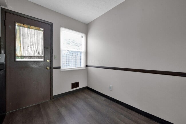 Building Photo - 5696 Beechcroft Rd
