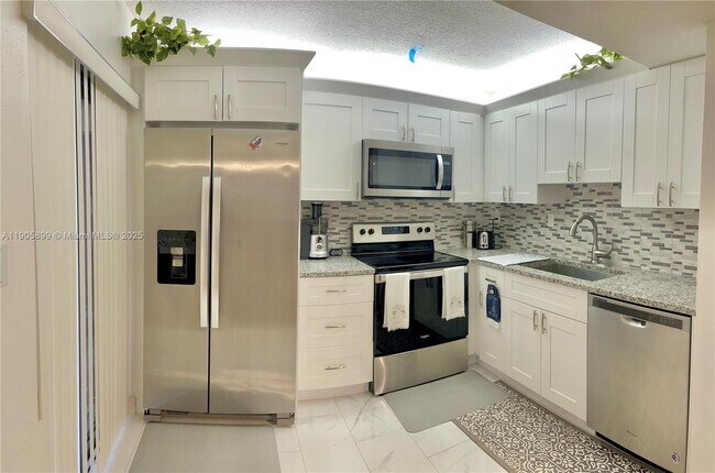 Foto del edificio - 20065 NE 3rd Ct