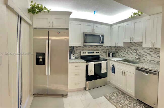 Building Photo - 20065 NE 3rd Ct