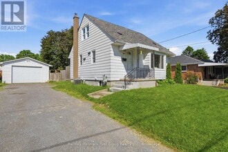 Building Photo - 573 Sinclair St