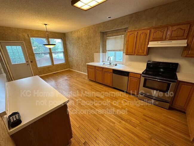 Foto del edificio - 9305 N Charlotte Ct