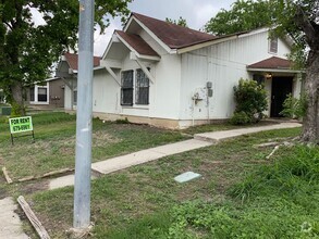 Building Photo - 5927 Fairshire Dr