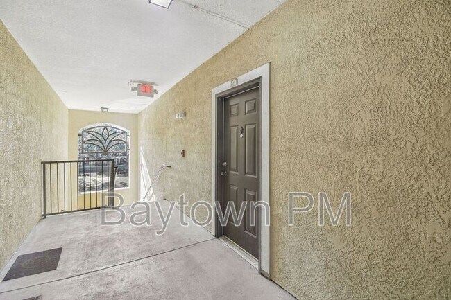 Foto del edificio - 10025 Courtney Palms Blvd