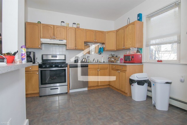 Building Photo - 4 br, 1 bath House - 70 Chester St. #2-2 2