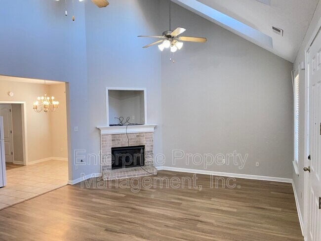 Foto del edificio - 8675 Rogers Park Ave