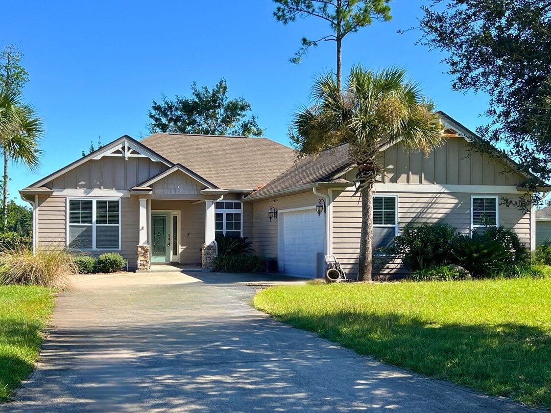 Foto principal - 4/2 with access to amenities, close to base!!