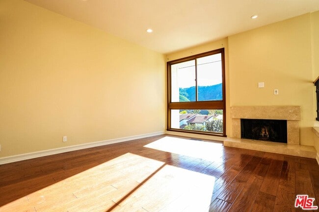 Building Photo - 17097 Palisades Cir