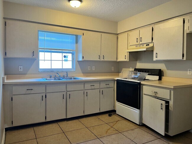 Foto del edificio - Fresh and Refurbed  3 Bed / 2 Bath Home in Apopka