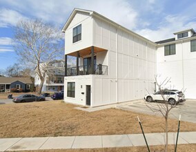 Building Photo - 2340 Benbrook Dr