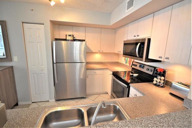 Building Photo - 1801 N Flagler Dr