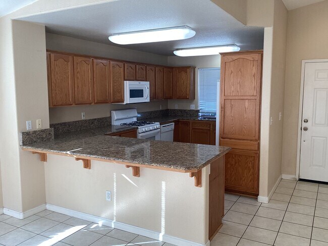 Building Photo - Northeast Single Story Home in River Oaks ...