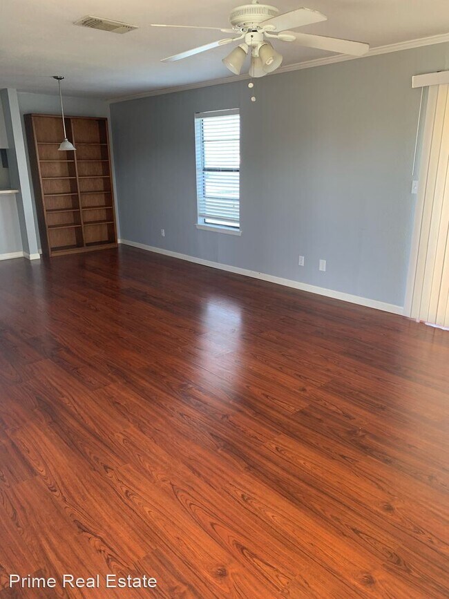 Building Photo - 2 br, 1 bath House - 4250 Calallen Drive #4