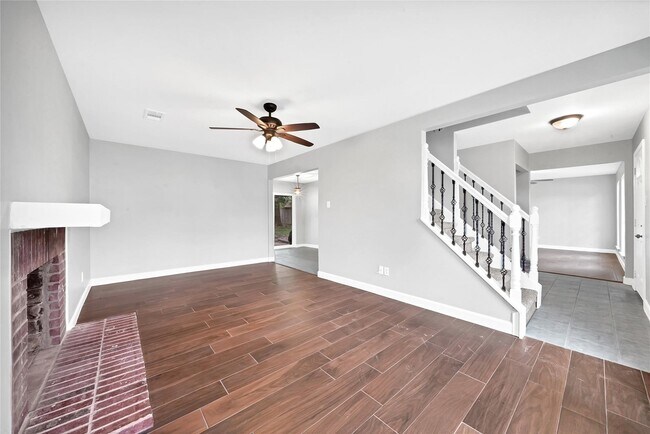 Foto del edificio - 18035 Rolling Creek Dr