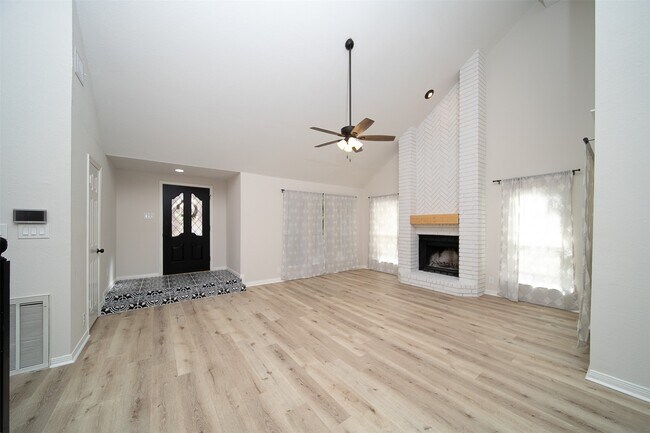 Foto del edificio - 3338 Oak Branch Ln