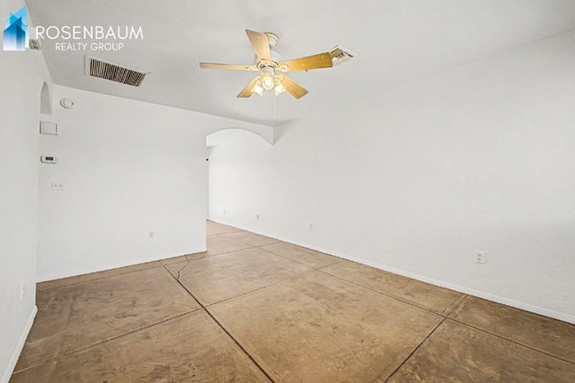Building Photo - 5636 E 26th St