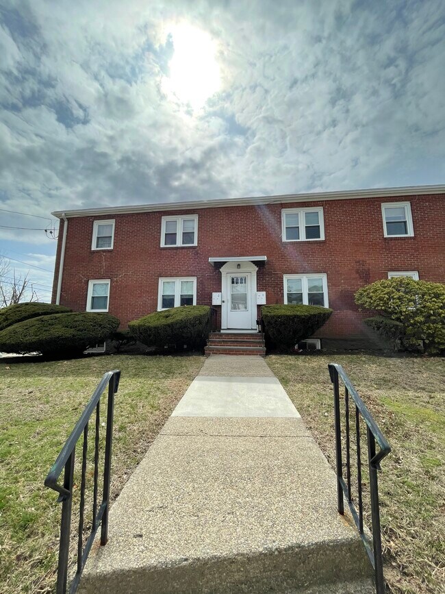 Building Photo - 243 Marlboro St