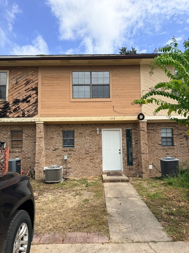Building Photo - 109 Davenport Rd