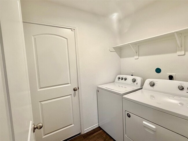 Building Photo - 14858 Cypress Holw Dr