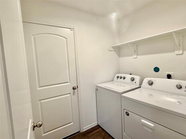 Foto del edificio - 14858 Cypress Holw Dr