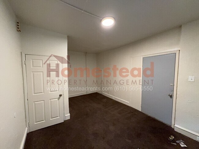 Building Photo - 211 Main St